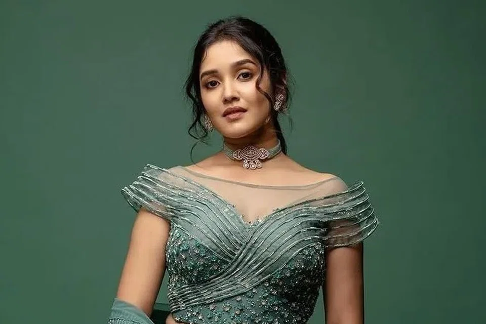 அனிகா.
