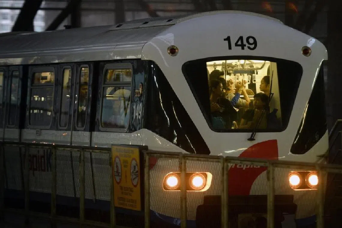 உயிரிழப்புக்குப் பிறகு ரயில் நிலையத் தளமேடைகளில் தடுப்புகளைப் போடும் மலேசியா