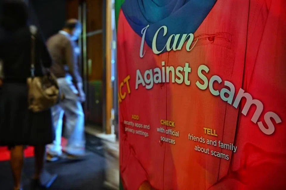 விழிப்புடன் இருந்து முன்னெச்சரிக்கையுடன் நடந்துகொள்ளும்படி நிறுவனங்களுக்கு காவல்துறை ஆலோசனை கூறி உள்ளது. 