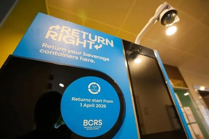 பானக்கலன்களைத் திரும்பக் கொடுத்துப் பத்துக் காசு பெறும் திட்டம்; சில கடைகள் கட்டணம் விதிக்கமாட்டா