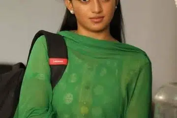 கயல் ஆனந்தி.