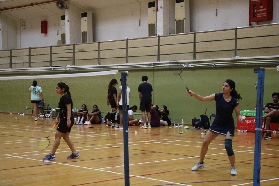 பெண்களுக்கான இரட்டையர் பூப்பந்து விளையாட்டுப் போட்டி.