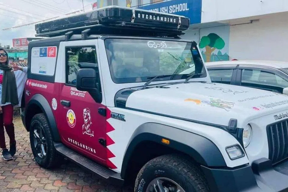 உலகக் கிண்ணக் காற்பந்துப் போட்டி நடைபெறும் கத்தாருக்கு தனியாக கார் பயணம் மேற்கொண்டுள்ளார் நாஜி நவ்ஷி. படம்: இந்திய ஊடகம்