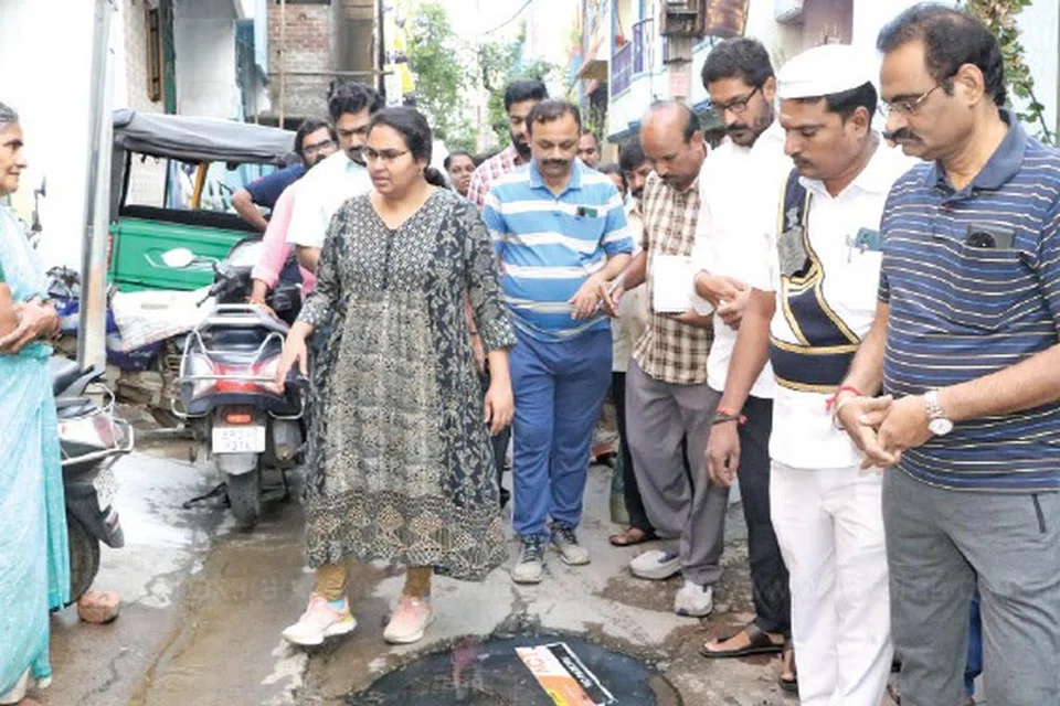 திருப்பதி மாநகராட்சியில் ஆய்வு மேற்கொண்ட ஆணையர் மவுரியா நரபு ரெட்டி.