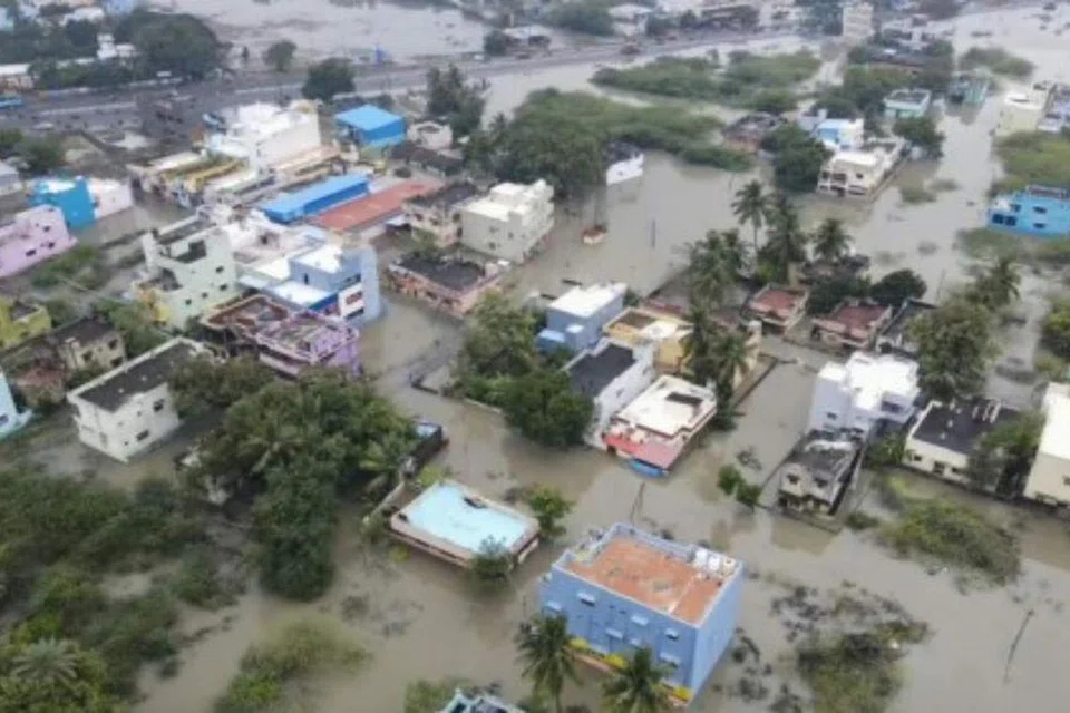 2024ஆம் ஆண்டு தமிழகத்தில் ஃபெஞ்சல் புயல் ஏற்படுத்திய சீரழிவுக்கு நிவாரணமாக ரூ.37,000 கோடியை தமிழக அரசு கோரியிருந்தது. ஆனால், தமிழகத்துக்கு எந்த ஒதுக்கீடும் இல்லை. 