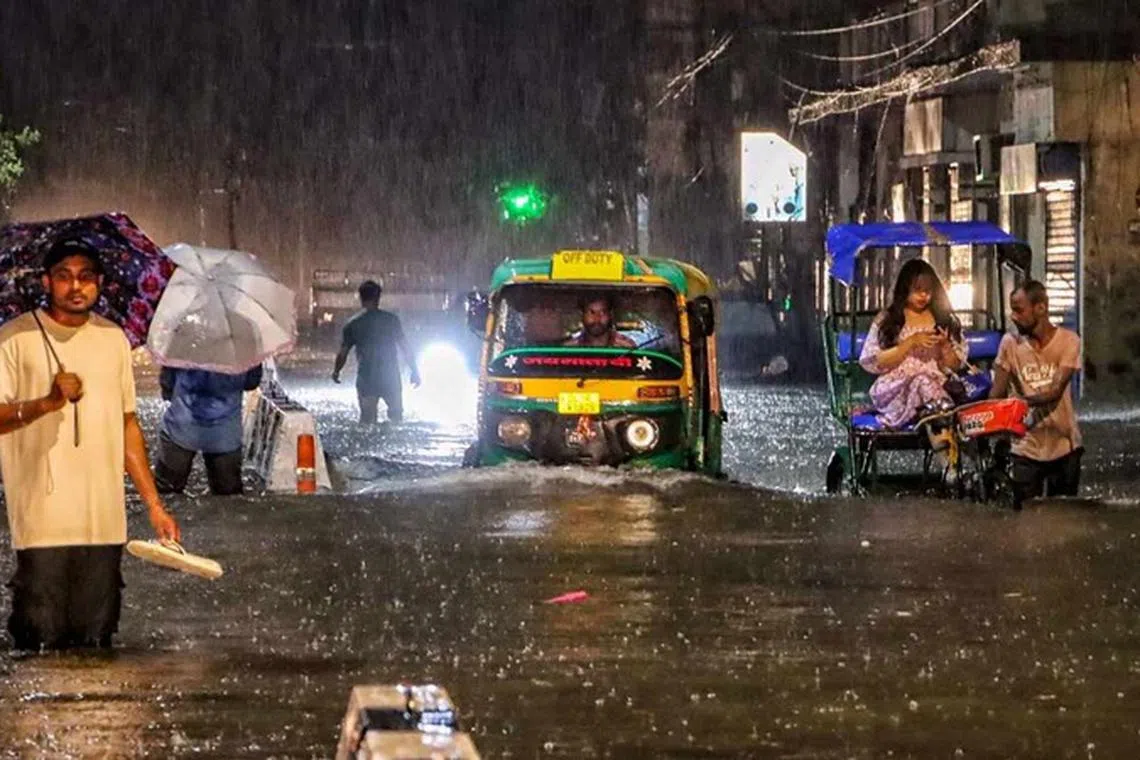 வெள்ளத்தில் மிதக்கும் வடமாநிலங்கள்: மூழ்கும் டெல்லி