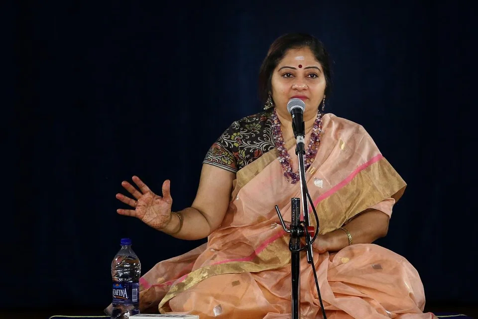 பஜனைப் பாடல்கள் பாடவுள்ள பாடகி டாக்டர் எஸ். சௌமியா. 