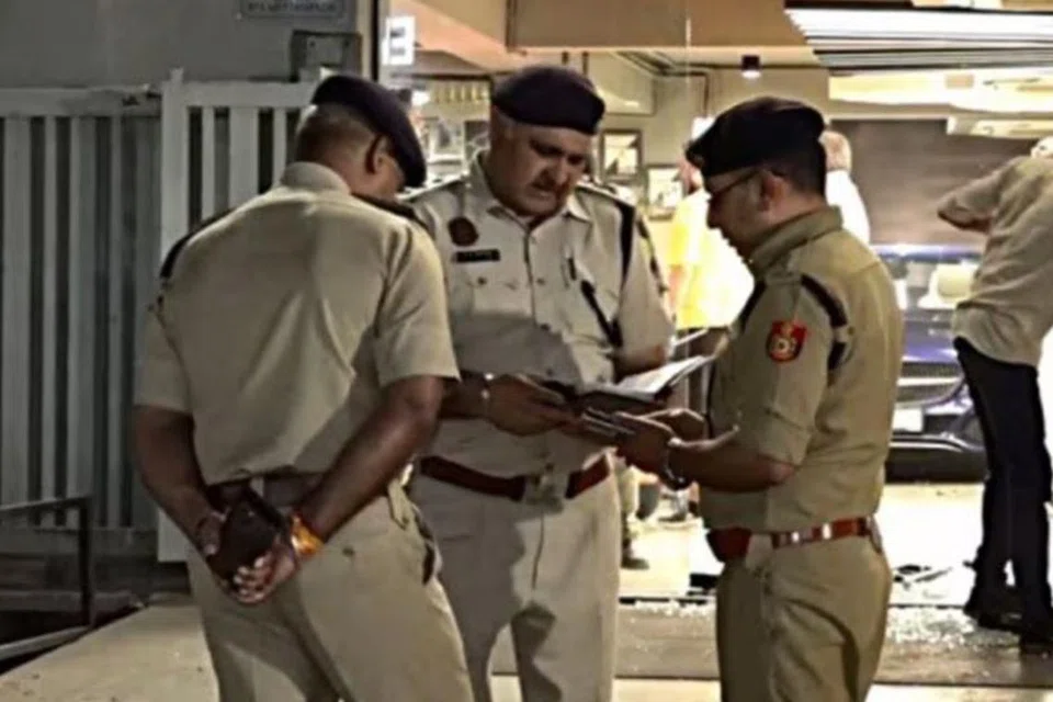 ஐஎஸ் பயங்கரவாத அமைப்பைச் சேர்ந்த இருவரைக் கைது செய்த டெல்லி காவல்துறையினர். 