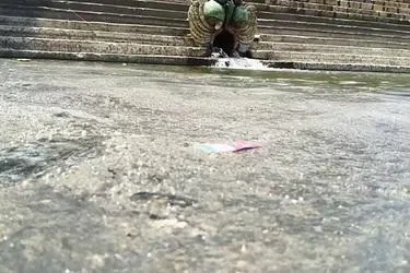 மகாமகம் குளத்தில் கழிவு நீர் கலப்பு: பக்தர்கள் அதிர்ச்சி