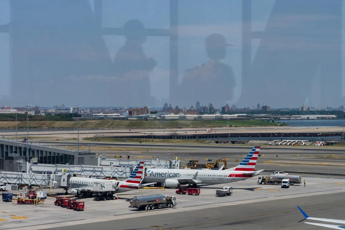 தொலைத்தொடர்பு கோளாறு: 1,800க்கும் மேற்பட்ட விமானப் பயணங்கள் பாதிப்பு