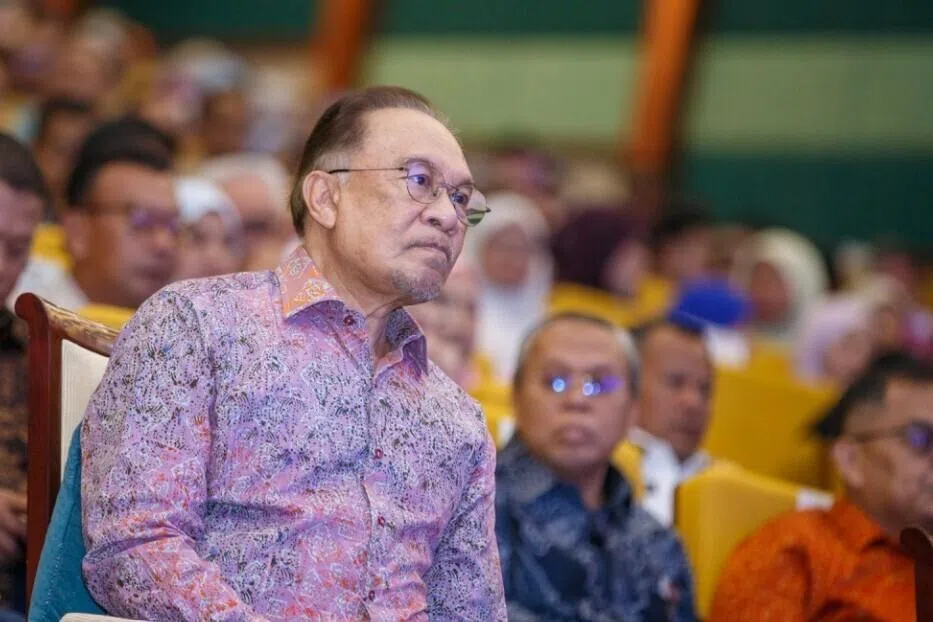 சட்டத்திற்கு உட்பட்டே வழிபாட்டுத் தலங்கள் கட்டப்பட வேண்டும்: அன்வார்