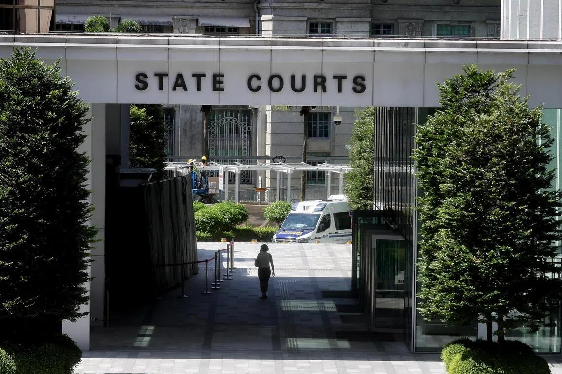 $236,000 மோசடி: இருவர்மீது குற்றச்சாட்டு