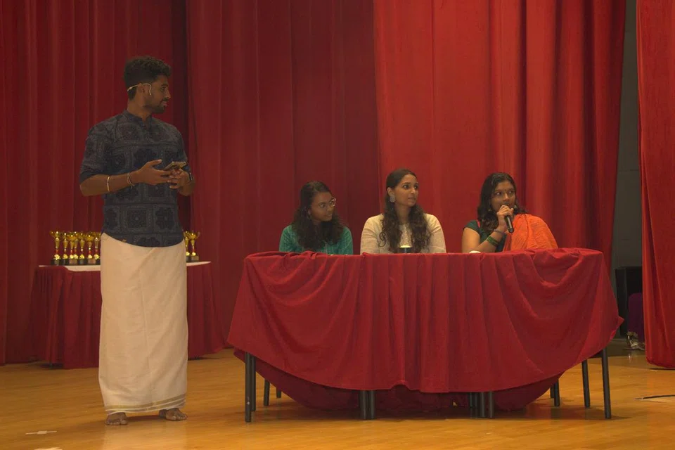 உயர்­நி­லைப் பள்­ளிக்­குப் பிந்­தைய நிலை­யில் பயிலும் மாணவர்களுக்கான பிரி­வு.