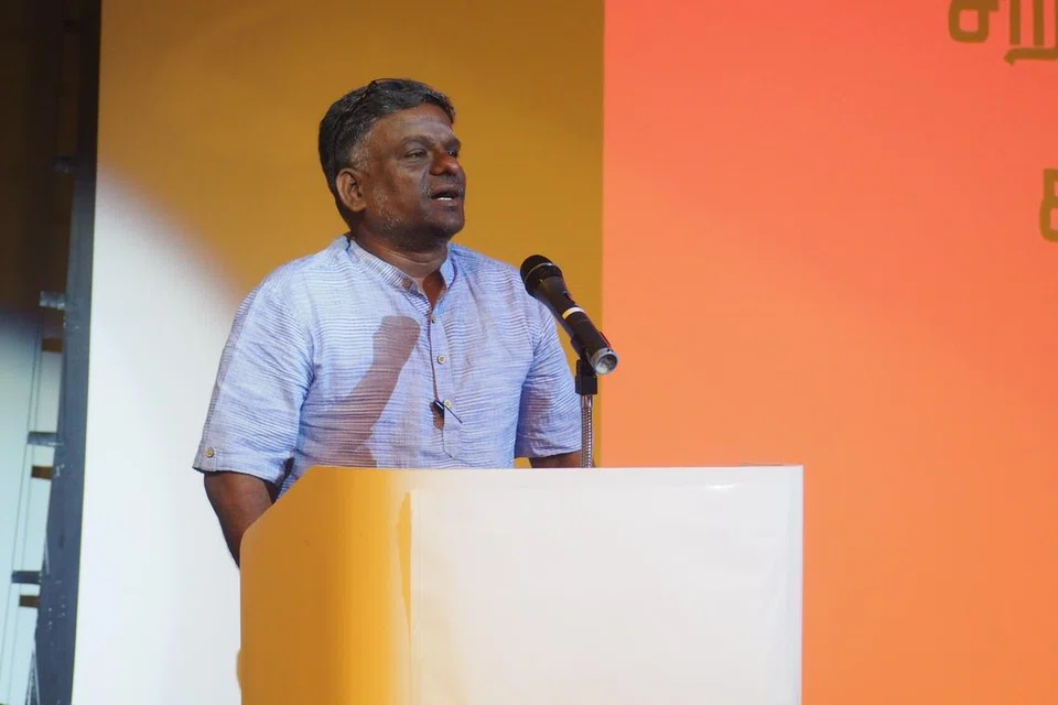 சிறப்புரையாற்றிய எழுத்தாளர் சமஸ்.
