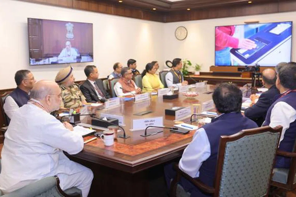 இந்திய உள்துறை அமைச்சர் அமித்ஷா விரைவுக் குடிநுழைவு - நம்பகமான பயணித் திட்டத்தைக் காணொளி வழியாக மேலும் ஐந்து விமான நிலையங்களில் தொடங்கிவைத்தார்.