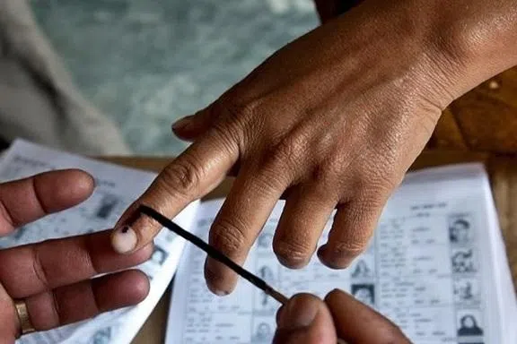 வெளிநாட்டில் குடியுரிமை பெற்று தமிழகத்தில் வாக்களித்த 17 பேர் கைது
