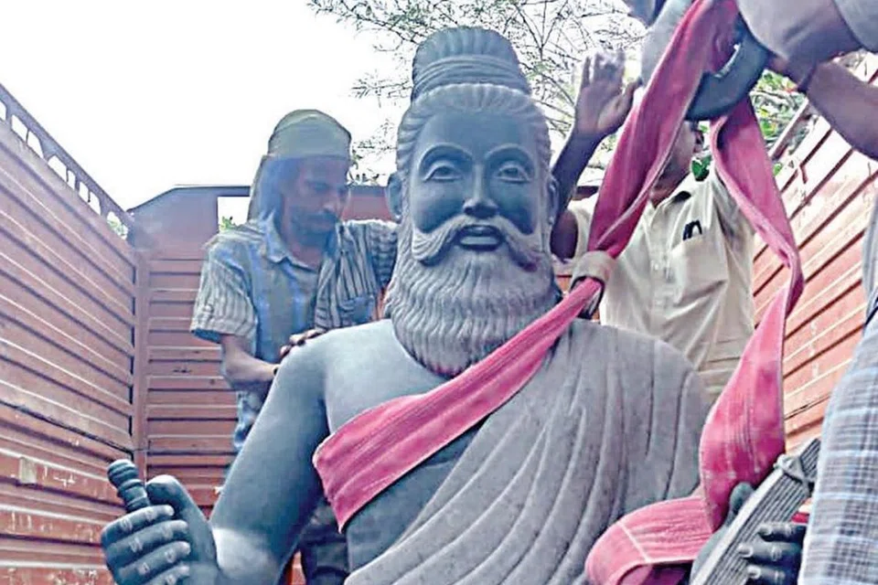 பாஜக அரசு, உத்தரப் பிரதேச மாநிலத்தின் பிரயாக்ராஜில் திருவள்ளுவருக்குச் சிலை அமைக்கிறது.