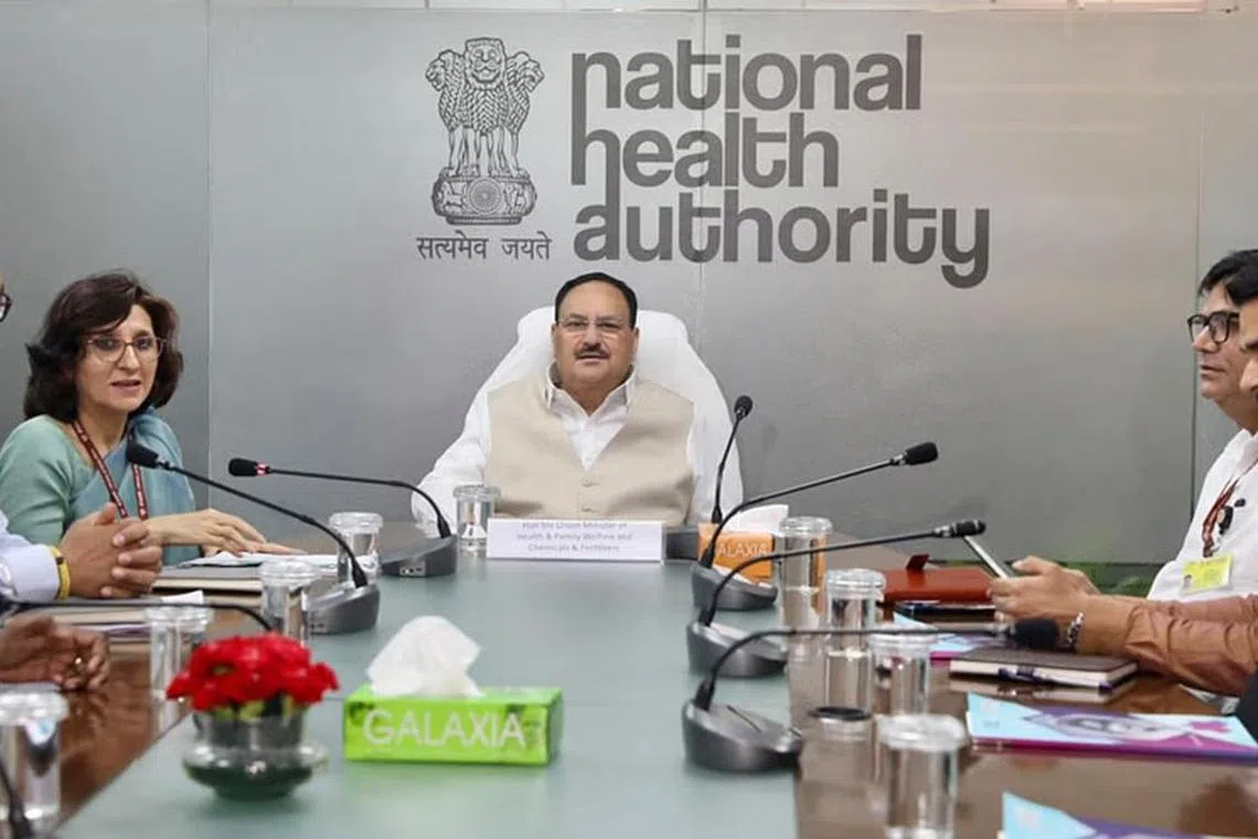 மருத்துவக் காப்பீட்டுத் திட்டம்: ரூ.10 லட்சத்துக்கு உயர்த்த பரிந்துரை