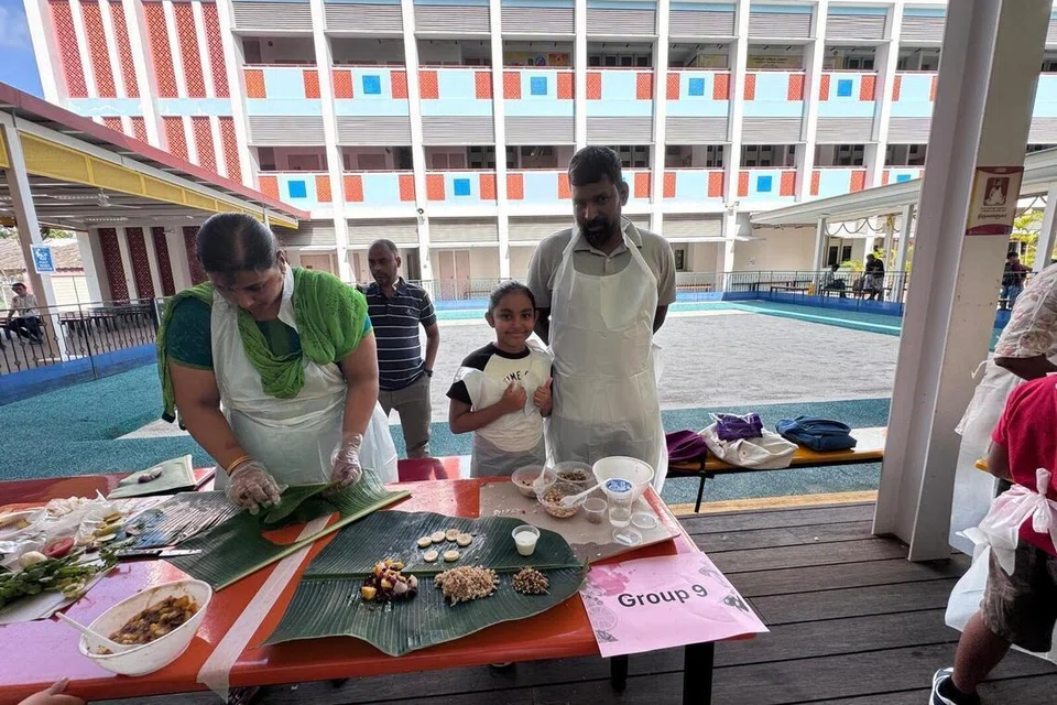 உமறுப்புலவர் தமிழ்மொழி நிலையத்தின் ஏற்பாட்டில் நடைபெற்ற முதல் ‘பெற்றோருக்குரிய தினம்’ நிகழ்ச்சியில் பெற்றோருடன் சிறுவர்களும் கலந்துகொண்டனர்.