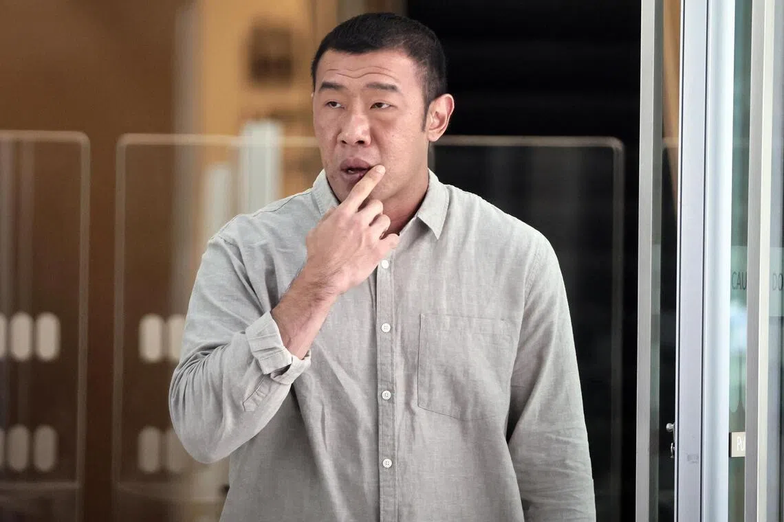 மின்சிகரெட் விநியோகித்ததாக முன்னாள் ஆயுதப்படை வீரர்மீது குற்றச்சாட்டு