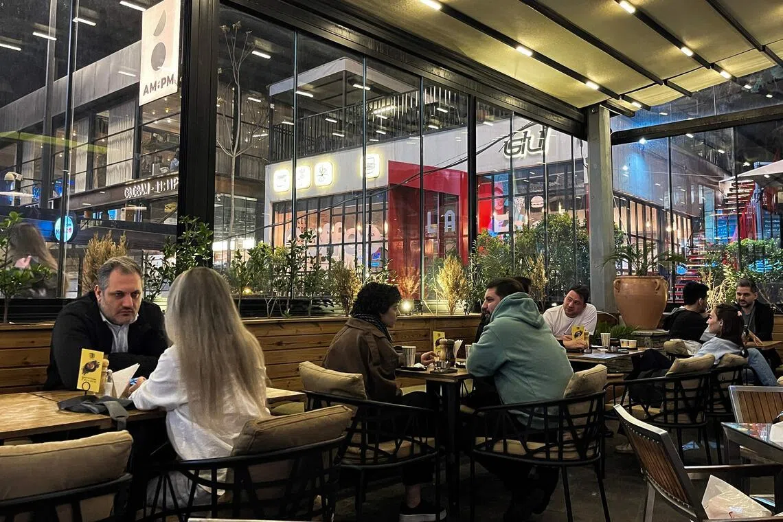 நெருக்குதல் அதிகரிக்கக்கூடும் என்ற கவலையில் ஈரானியர்கள்