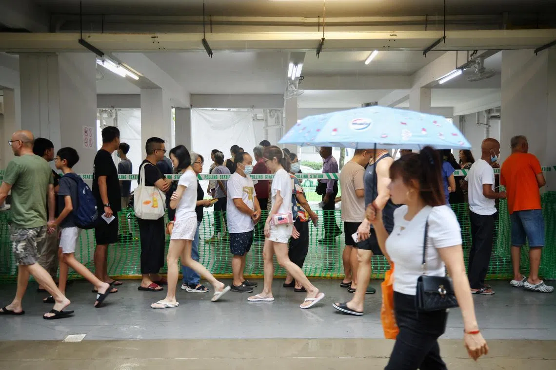 ஜனநாயகக் கடமையை ஆற்ற மழை ஒரு பொருட்டன்று