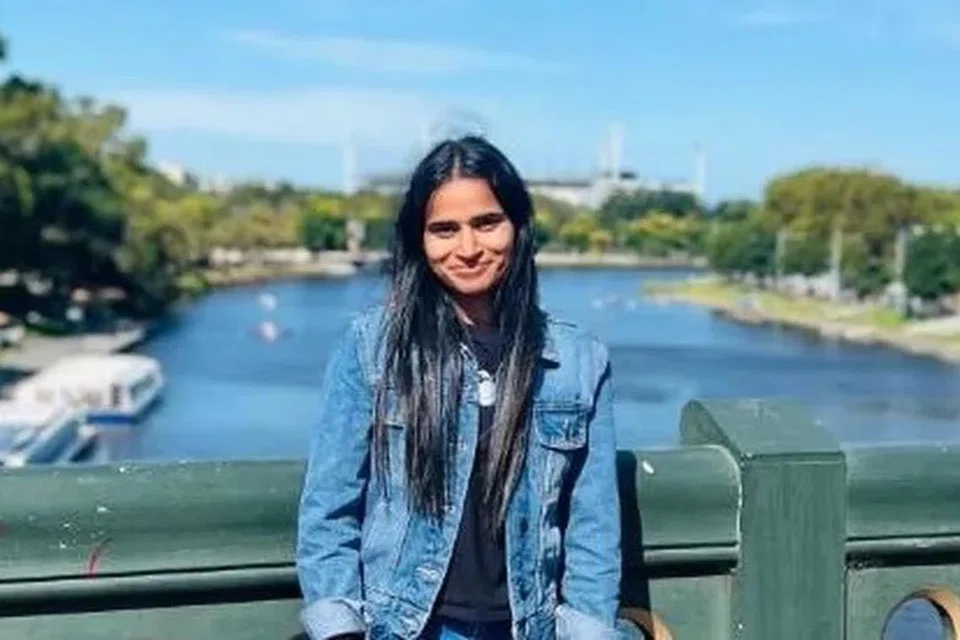 விமானம் புறப்படவிருந்த வேளையில் விமானத்திலேயே மரணமடைந்த மன்பிரீத் கவுர்.