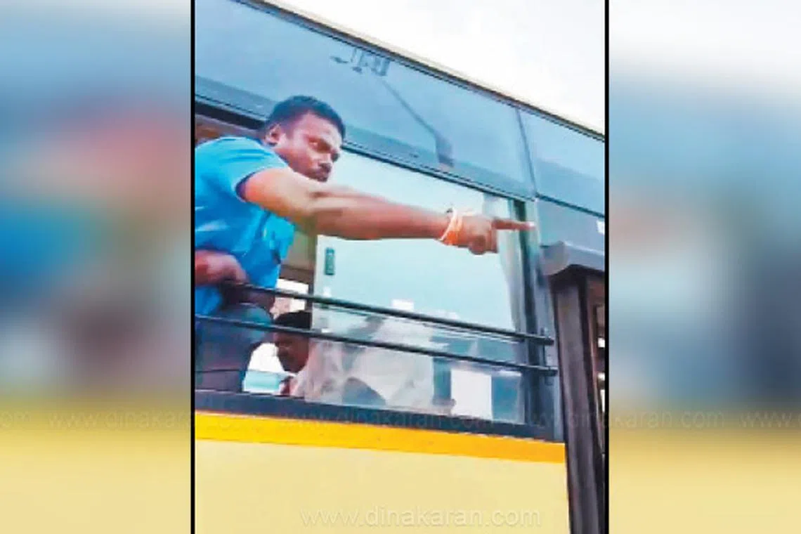 அரசுப் பேருந்தில் ஏற்றிச் செல்லாமல் நின்ற ஓட்டுநரிடம் கேள்வி கேட்ட பெண்ணைத் தாக்கிய ஓட்டுநர், நடத்துநர் 