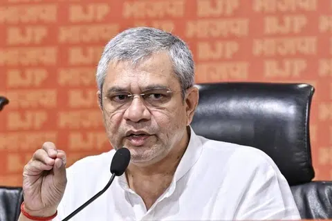 அஸ்வினி வைஷ்ணவ்.