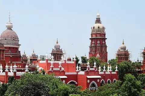 குடமுழுக்கு விழாவில் சாதி, மதம், நிறம் ஆகியவற்றின் அடிப்படையில் எவ்விதப் பாகுபாடும் காட்டக்கூடாது என்றும் பட்டியல் இனத்தைச் சேர்ந்த மக்கள் உட்பட அனைத்துத் தரப்பு மக்களும் வழிபாட்டில் பங்கேற்பதை அறநிலையத்துறை உறுதி செய்ய வேண்டும் என்றும் உயர் நீதிமன்றம் தெரிவித்துள்ளது.