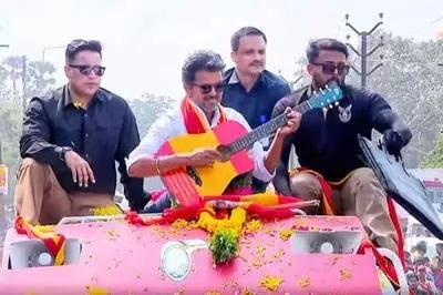 சுற்றி இருப்பவர்கள் அவதூறு பரப்புகிறார்கள்: விஜய்