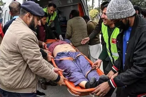 பாகிஸ்தானின் பள்ளிவாசல் வெடிப்புச் சம்பவத்தில் பலர் பலி, ஏராளமானோர் காயம்