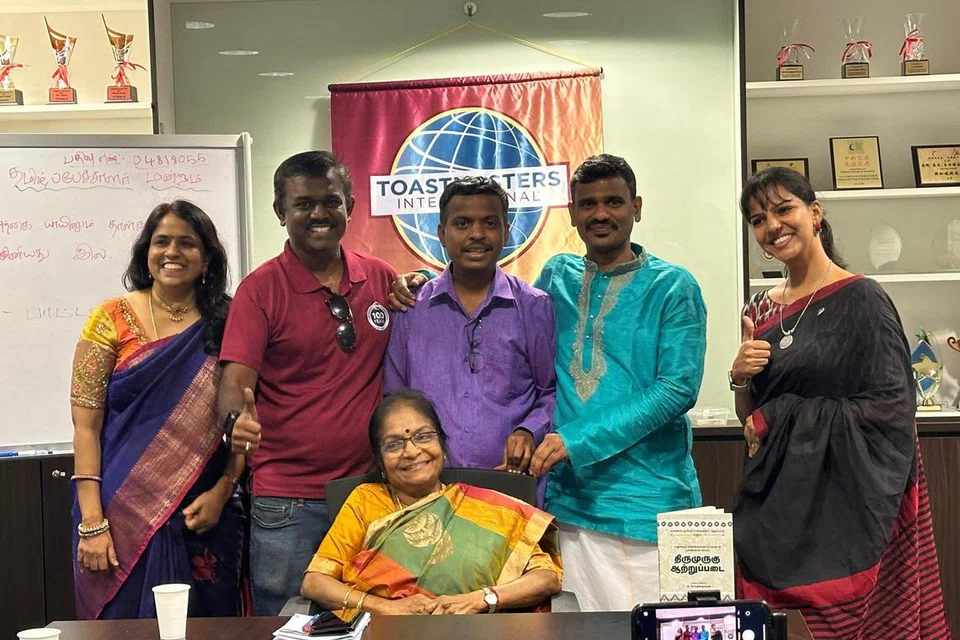 ‘இலக்கியவனம்’ நிகழ்ச்சி முனைவர் சரோஜினி செல்லக்கிருஷ்ணன் தலைமையில் நடந்தேறியது.