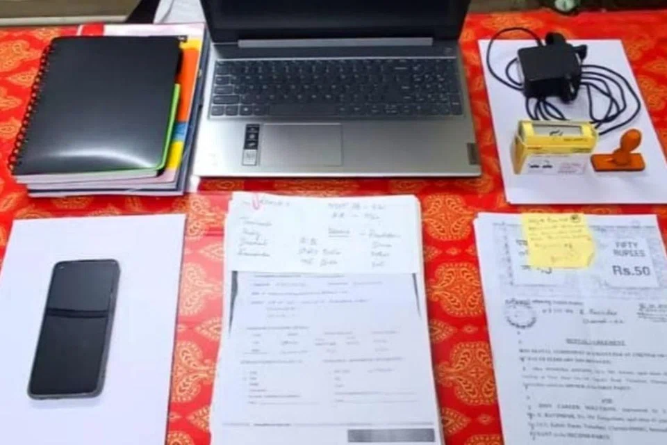 சோதனைகளின்போது ஆவணங்கள், கருவிகள், முத்திரைகள் உள்ளிட்டவை கைப்பற்றப்பட்டன.