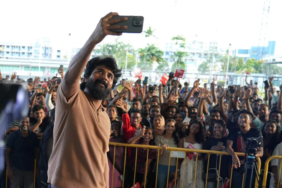 நடிகர் சிவகார்த்திகேயன், சிங்கப்பூர் ரசிகர்களுடன் எதார்த்தமாக உரையாடி மக்கள் மனங்களைக் கவர்ந்தார்.