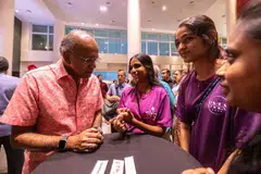 தொண்டூழியர்களுடன் நேரம் செலவிட்ட உள்துறை, சட்ட அமைச்சர் கா.சண்முகம்.