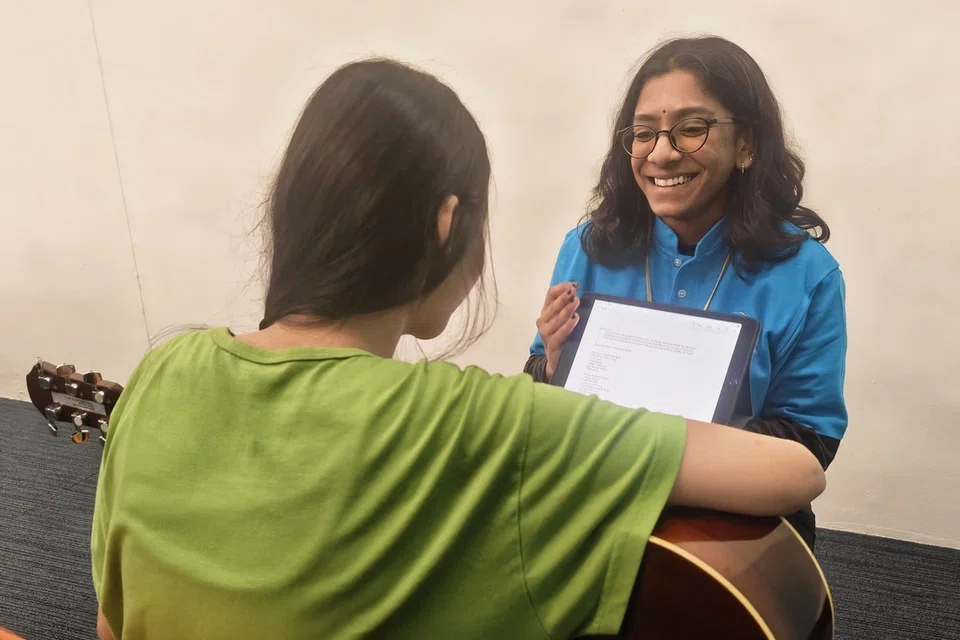 ‘நம்பிக்கைக்கான பாட்டெழுதுதல்’ நிகழ்ச்சியில் இவ்வாண்டு வழிகாட்டியாக இணைந்த எஸ்.ஆர்.ஷிவாணி.