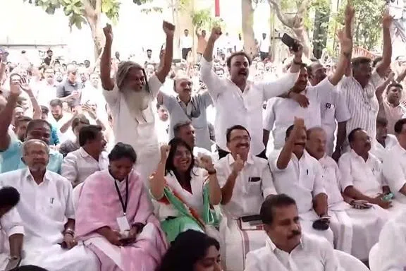 கேரளாவில் ஆட்சியைக் கைப்பற்றும் காங்கிரஸ் கூட்டணி