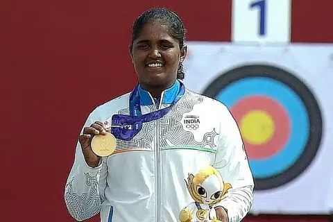 கும்கும் மோஹோத்.