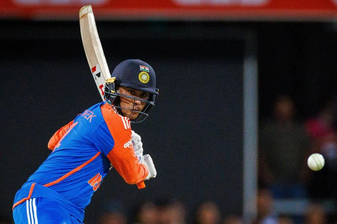 அதிவேக 1,000: சூர்யகுமார் யாதவின் சாதனையை முறியடித்த அபிஷேக் சர்மா