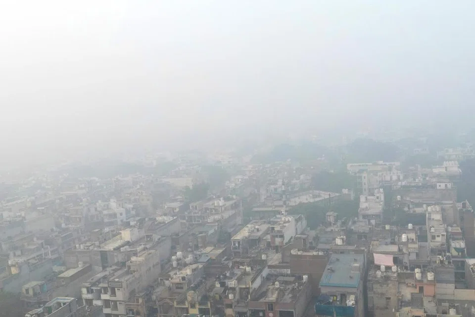 கடும் புகைமூட்டத்தால் பாதிக்கப்பட்டுள்ள டெல்லி.