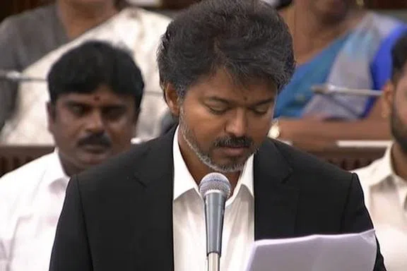 சட்டமன்றத்தில் அனைவரும் சமம்: விஜய்