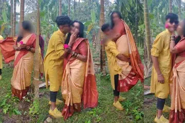 10ஆம் வகுப்பு மாணவருடன் பள்ளி முதல்வர் புஷ்பலதா நெருக்கமாக இருப்பதைக் காட்டும் புகைப்படங்கள் சமூக ஊடகங்களில் வலம் வந்தன.