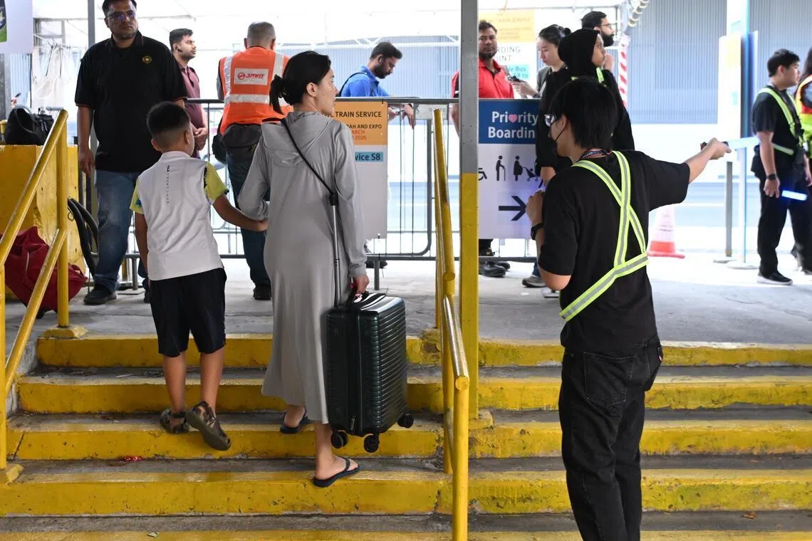 தானா மேரா முதல் எக்ஸ்போ வரையிலான சேவை நிறுத்தத்திலும் சுமூகப் பயணம்