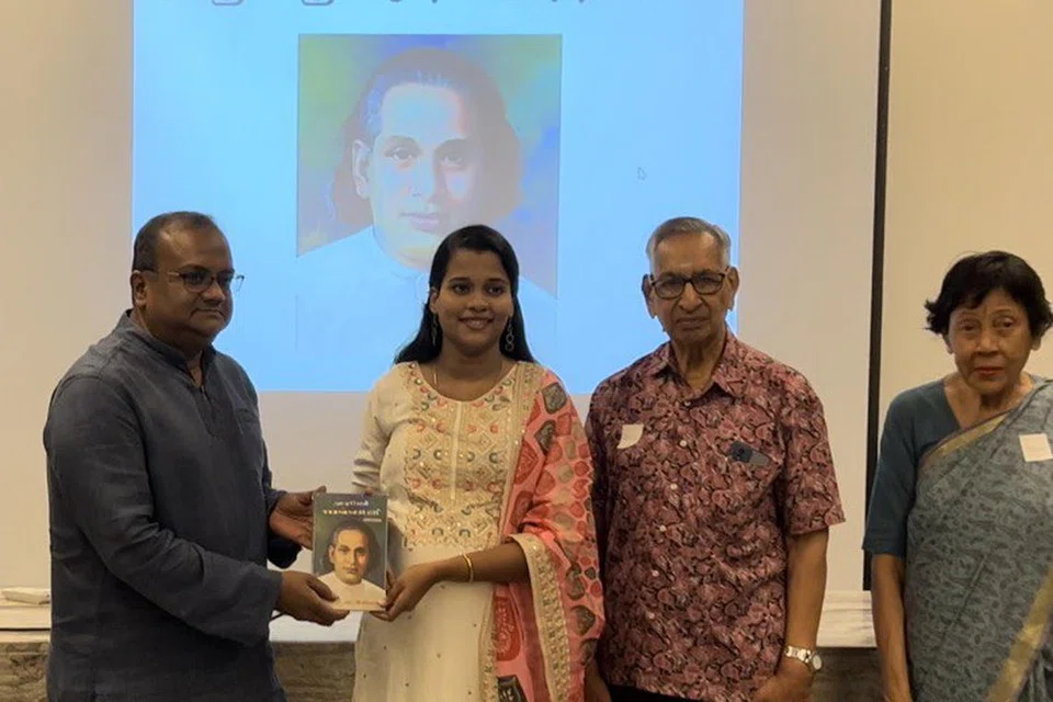 நிகழ்ச்சியில் நினைவுரை ஆற்றிய தமிழ்முரசு நாளிதழ் செய்தியாளர் மோனலிசா.