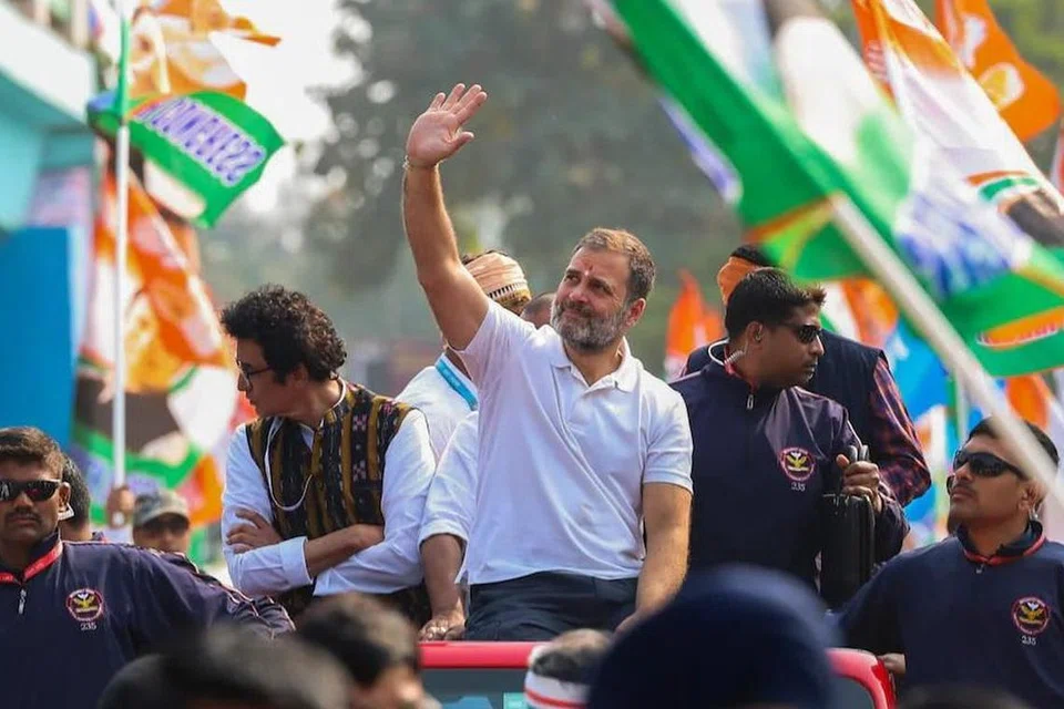 காங்கிரஸ் ஆட்சிக்கு வந்ததும் குறைந்த வருமானக் குடும்பத்தில் உள்ள ஒரு பெண் உறுப்பினருக்கு மாத உதவித்தொகையாக ரூ.8,500 அளிக்கப்படும் என்று மக்களுக்கு வாக்குறுதி அளித்துள்ளார்.