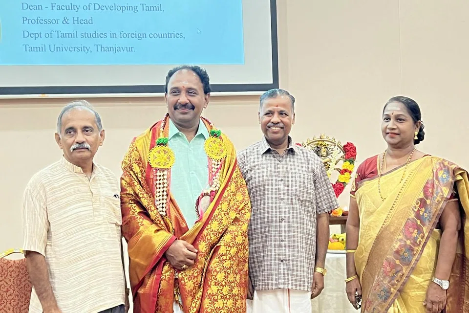நிகழ்ச்சியில் சிறப்புப் பேச்சாளராக முனைவர் இரா. குறிஞ்சிவேந்தன் (இடமிருந்து இரண்டாவது) கலந்துகொண்டார்.