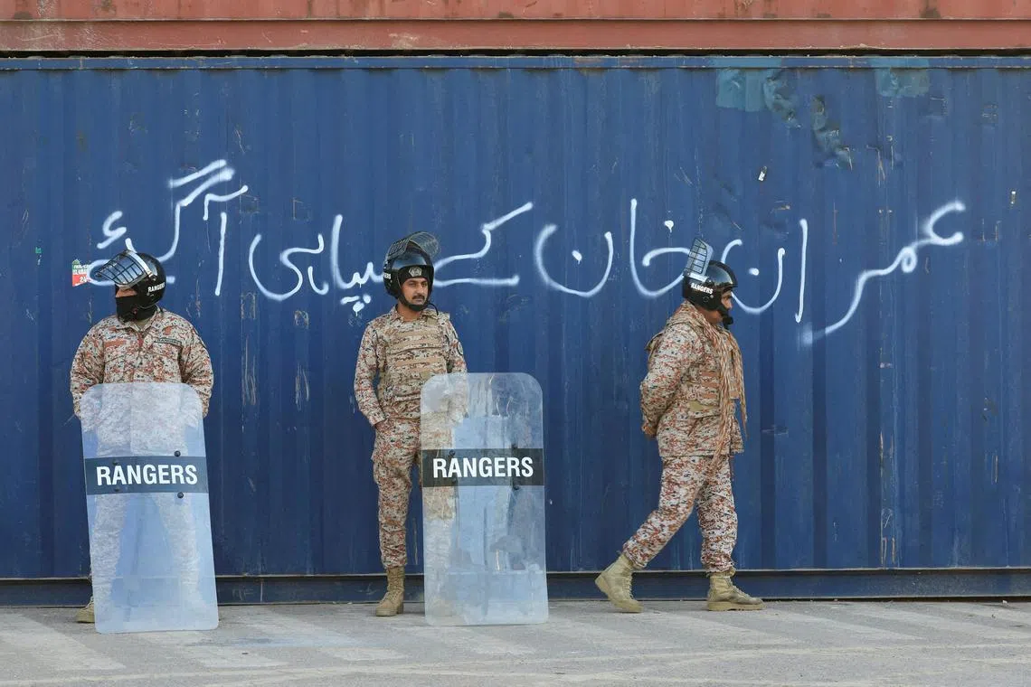 மே 9 வன்முறை: இம்ரான் கான் ஆதரவாளர்கள் 25 பேருக்குச் சிறை