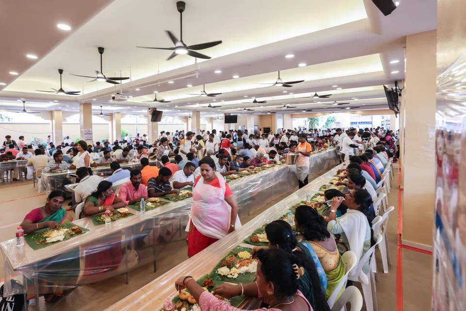 ஸ்ரீ ஸ்ரீநிவாச பெருமாள் கோயிலின் பிஜிபி மண்டபத்தில் இந்த புரட்டாசி சிறப்பு விருந்தைக்‌ கிட்டத்தட்ட 5000 பேர் உண்டு மகிழ்ந்தனர். 