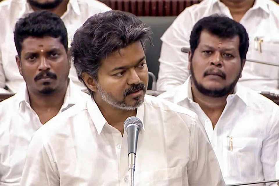 எதிர்க்கட்சித் தலைவர் உதயநிதி ஸ்டாலின் கொண்டு வந்த சிறப்புக் கவன ஈர்ப்புத் தீர்மானத்திற்குப் பதிலளித்துப் பேசிய முதல்வர் விஜய் காவிரி விவகாரத்தில் எந்த சமரசமும் இல்லை என்று கூறினார்.